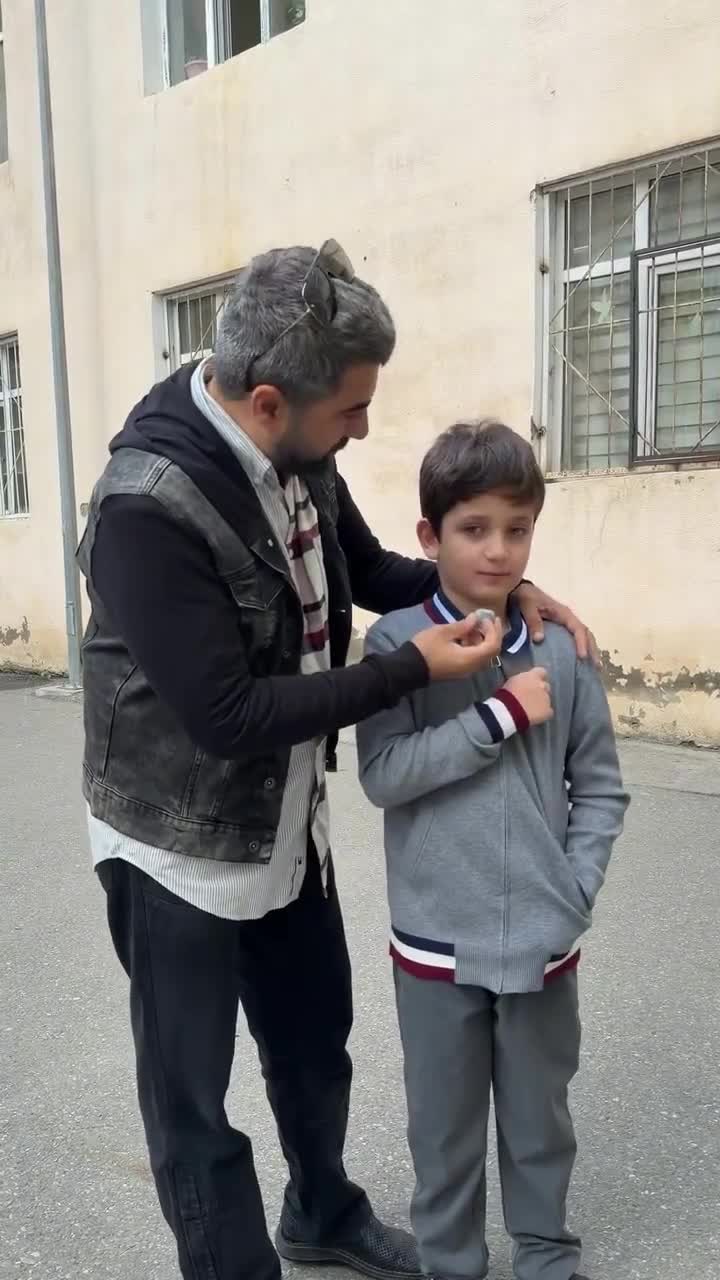 Zaur Baxşəliyev: Yeganə yerdir ki, məktəb səmimidir, safdır