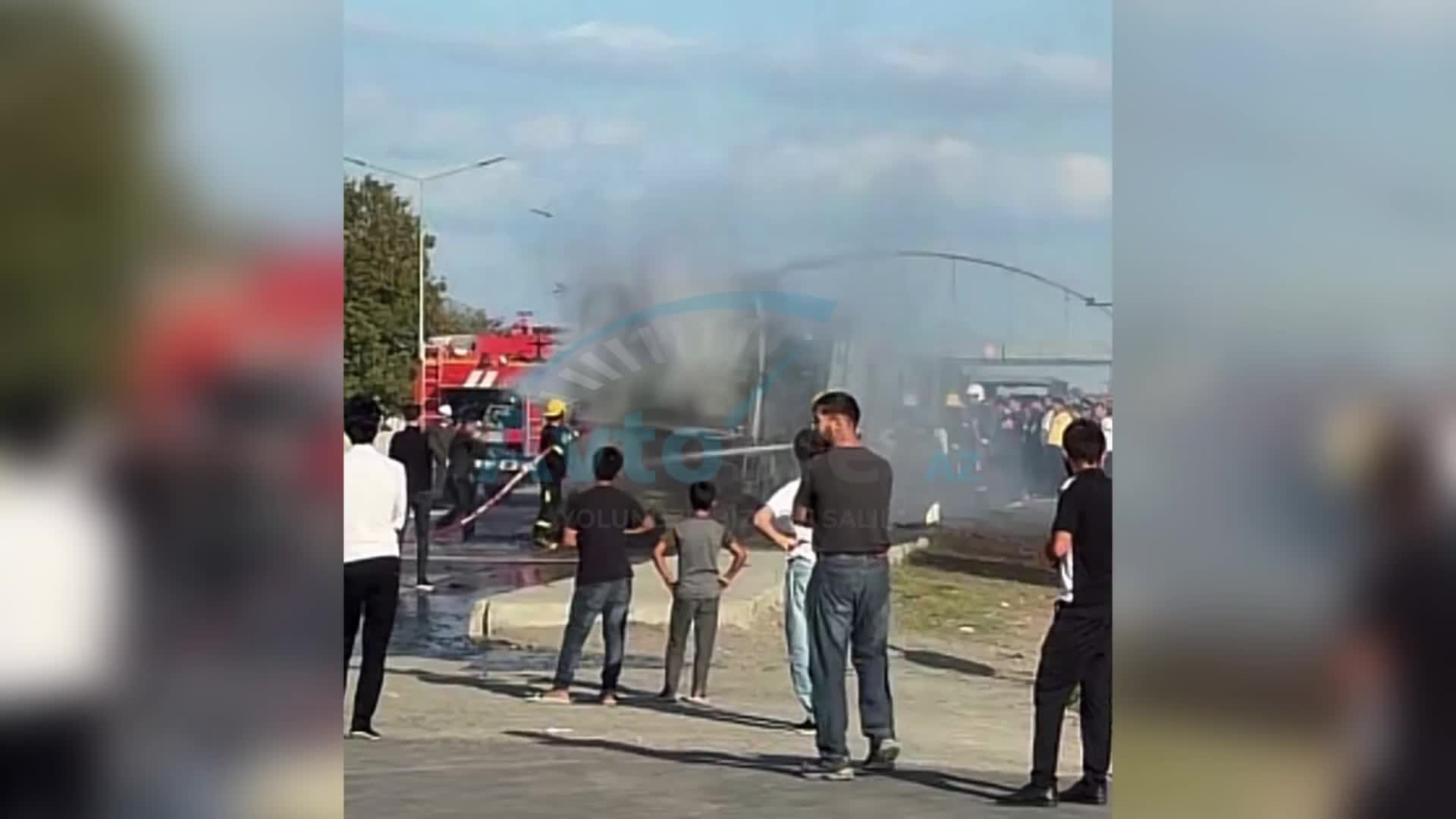 Ucarda sərnişin dolu avtobus bir anda alova büründü