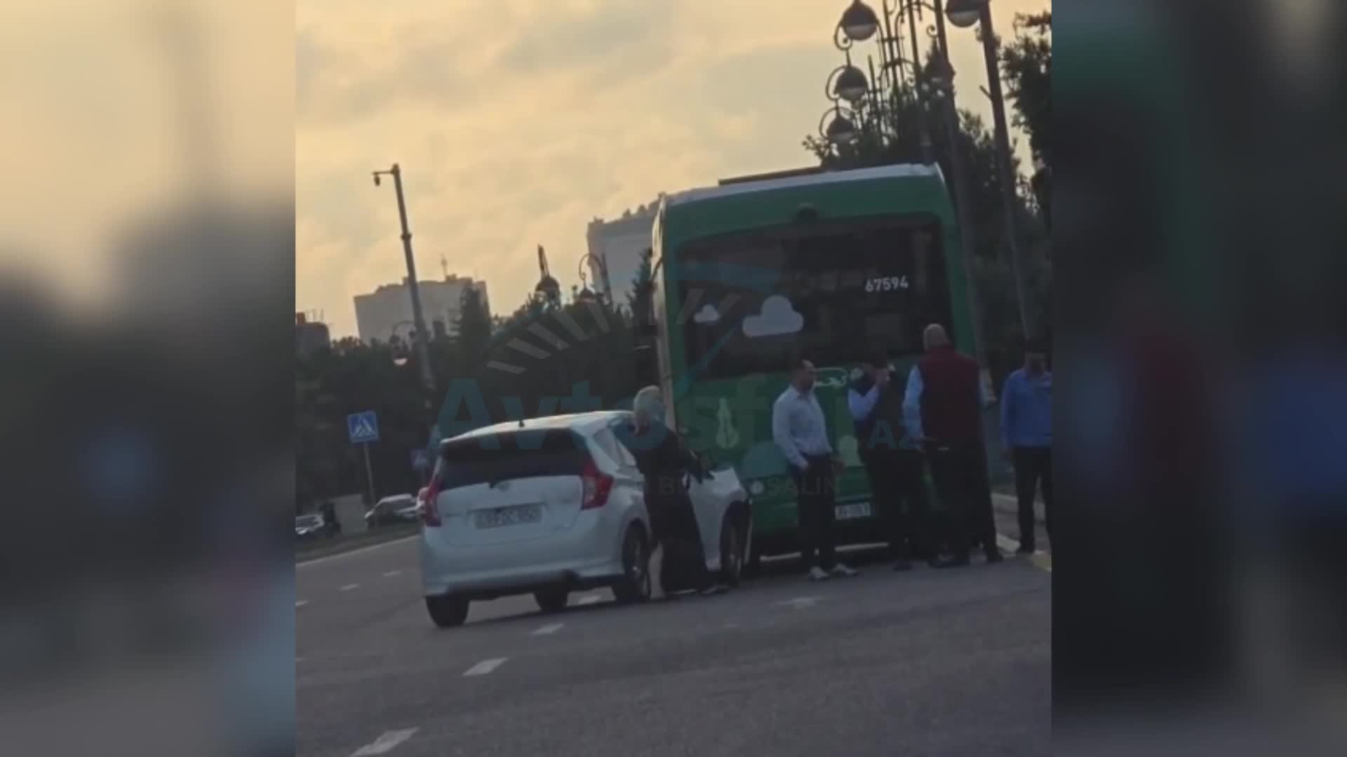 Dərnəgüldə qadın sürücü avtobusu vurdu