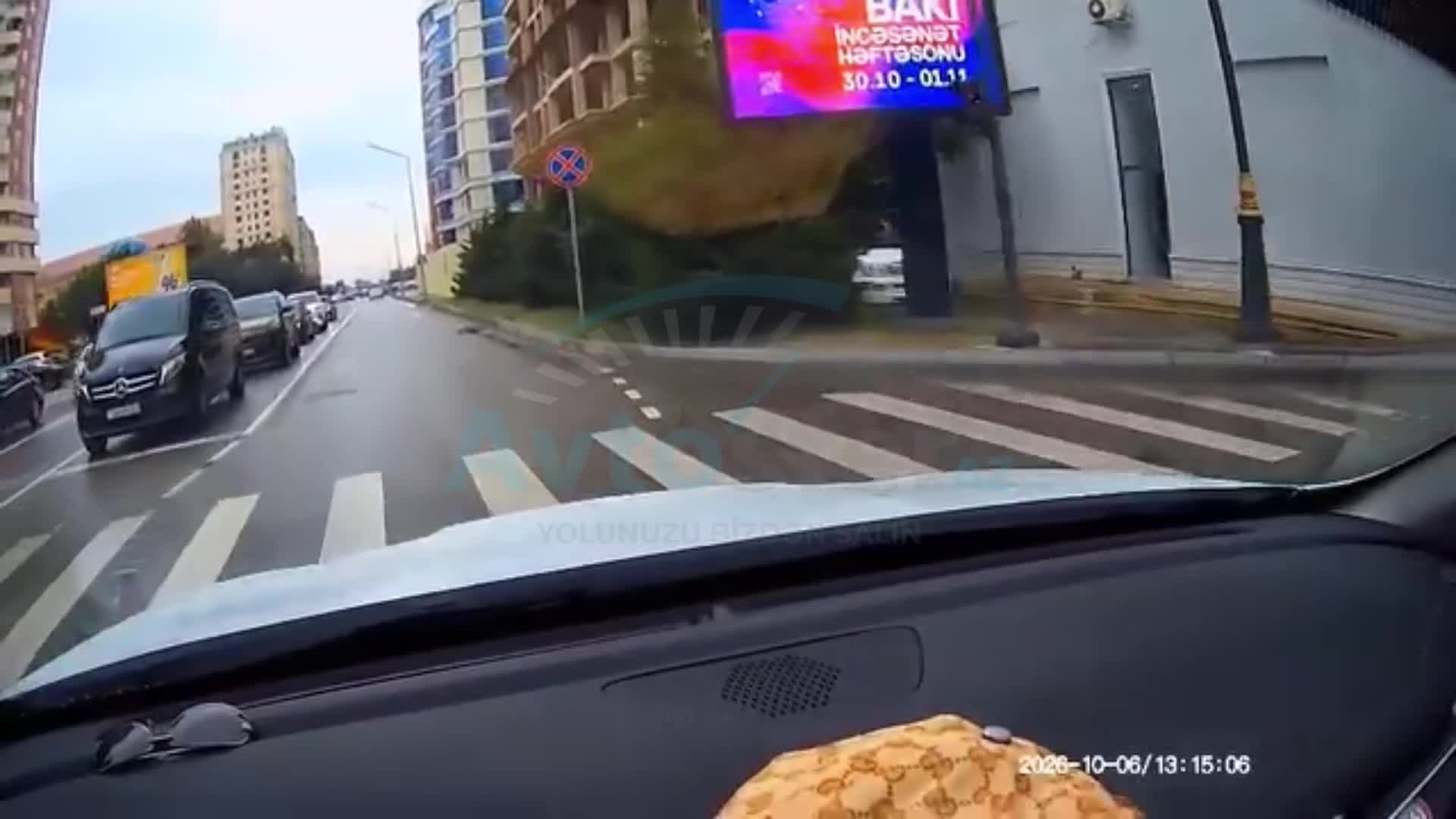 Qırmızıda səhv zolaqdan yolayrıcına girib qəza şəraiti yaratdı 