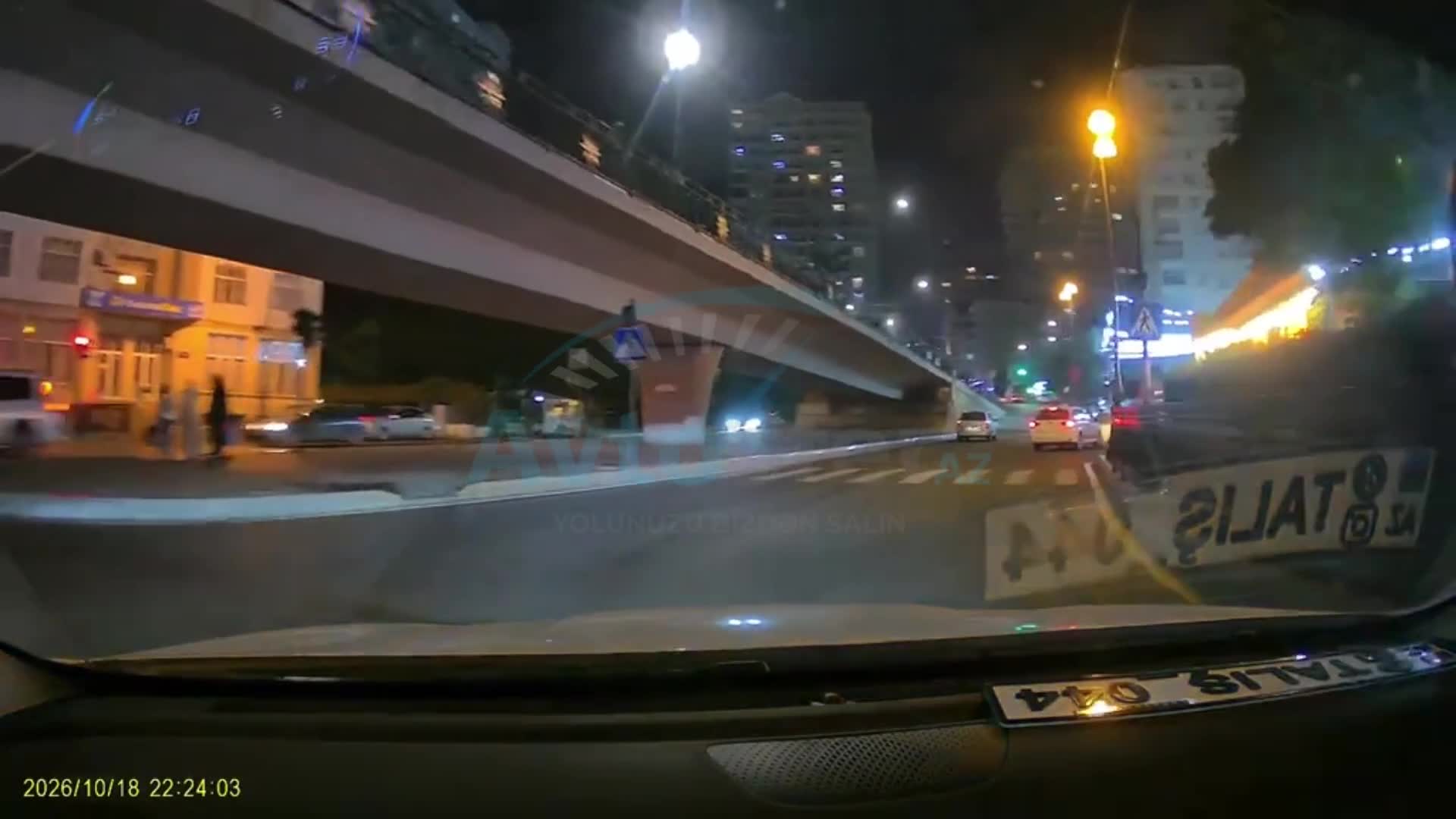 Səkiylə yolu səhv salan piyada təhlükə yaratdı 