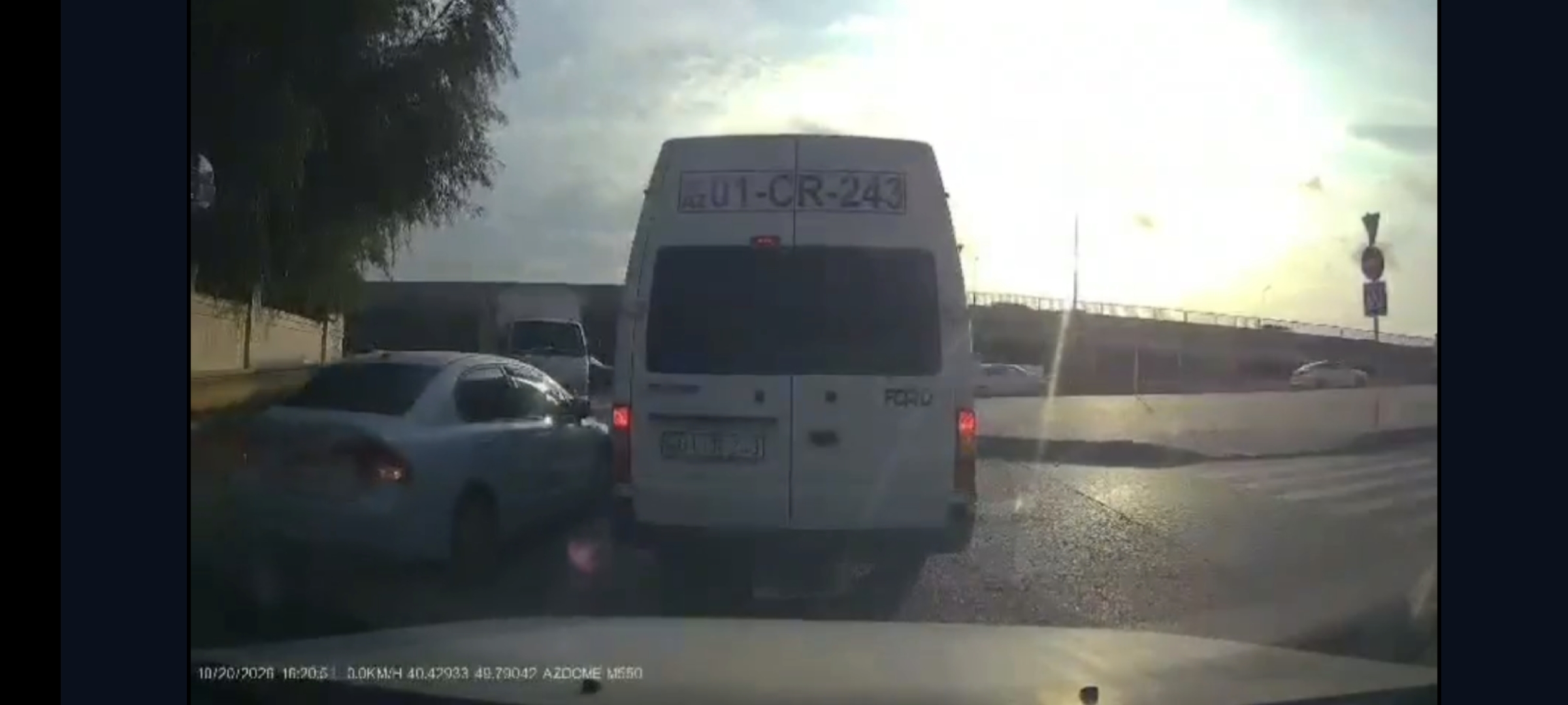 Əks yola çıxıb qəza şəraiti yaratdı, sonra qırmızıda keçdi