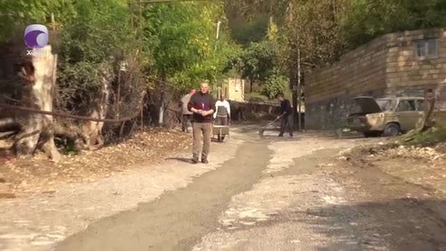 Şəkidə sakinlər öz pulları ilə yol çəkirlər 