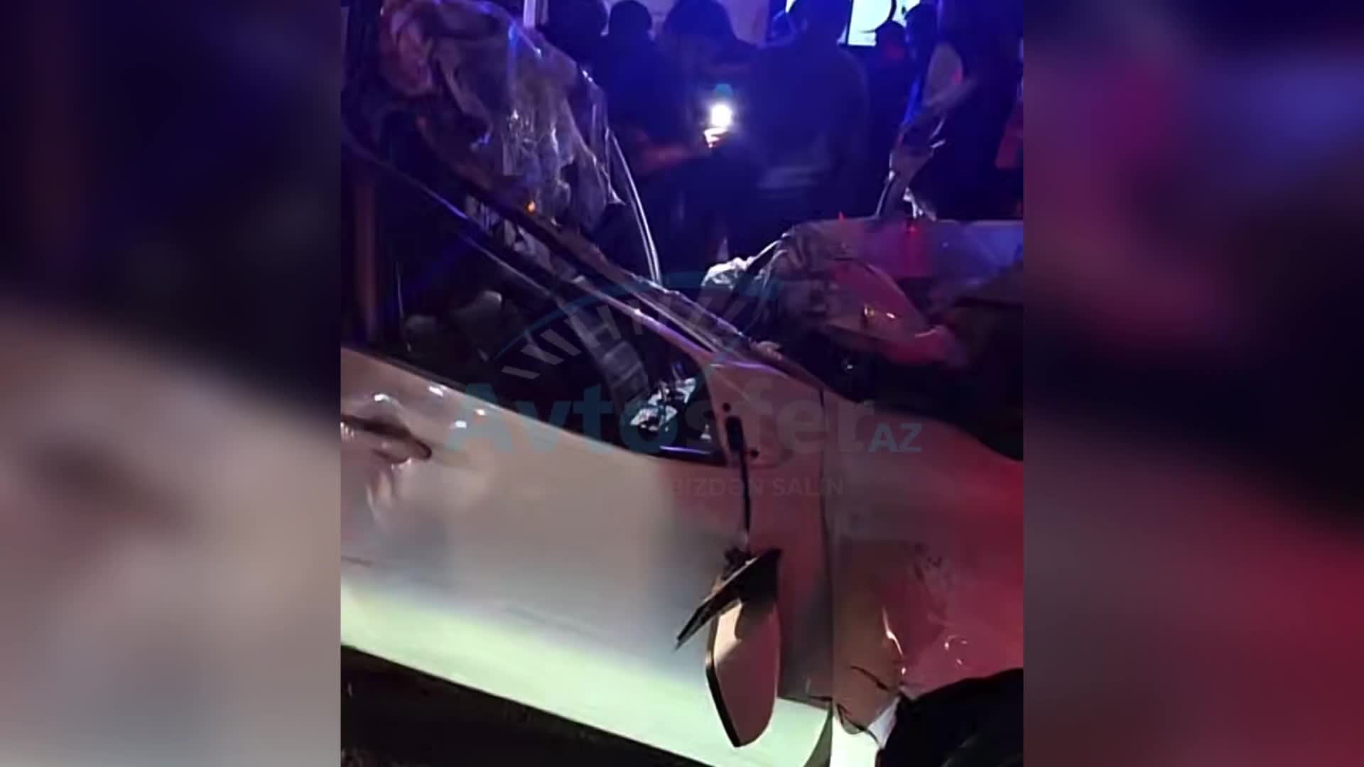 Bakıda dəhşətli qəza: “Lada” yük maşınının altında qaldı