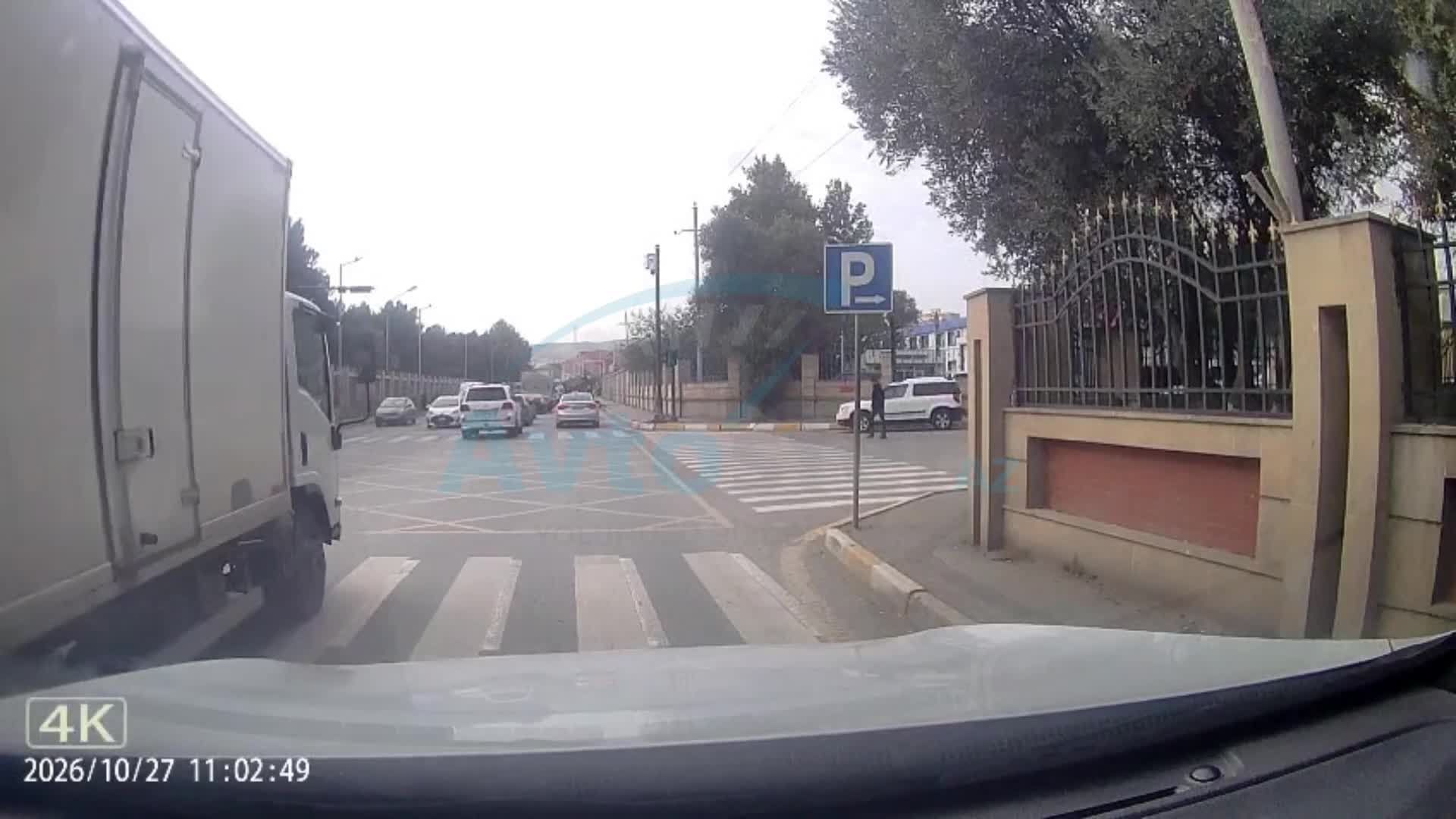 Qırmızı işıqda gəldiyi kimi yolayrıcına girdi 
